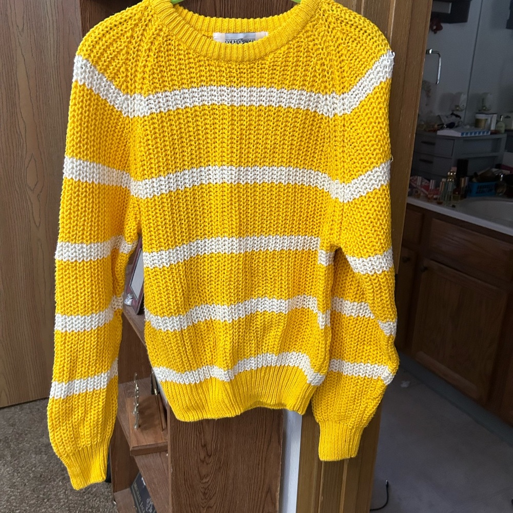 Women’s vintage sweater. Beautiful yellow and white striped